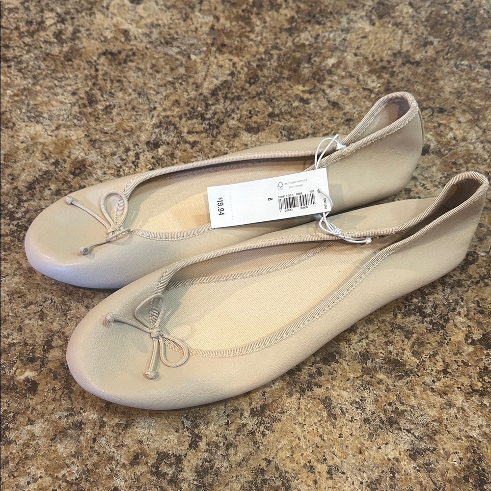 Old Navy Cream ballet Flats with Bow NWT 8